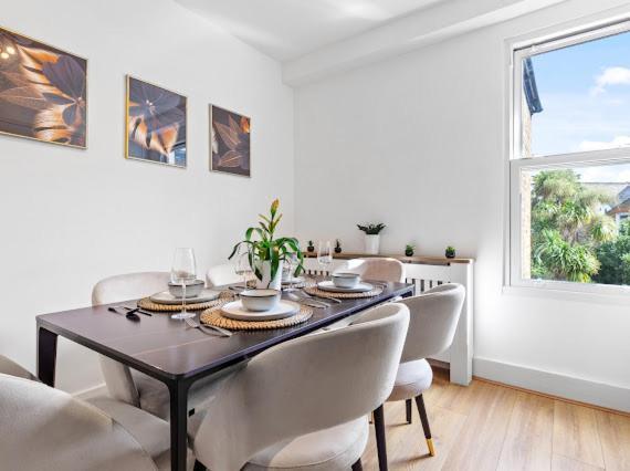 Imperial Wharf Chelsea 3 Bedroom * Londres