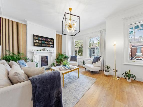 Imperial Wharf Chelsea 3 Bedroom * Londres