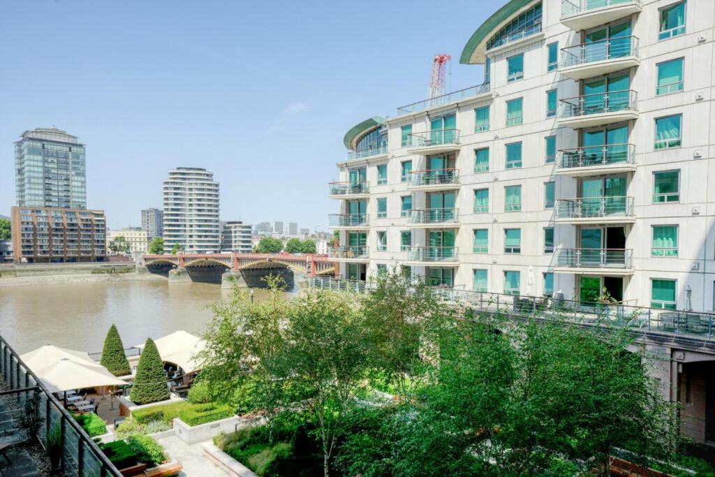 2 Bedroom Flat In Vauxhall Apartment *