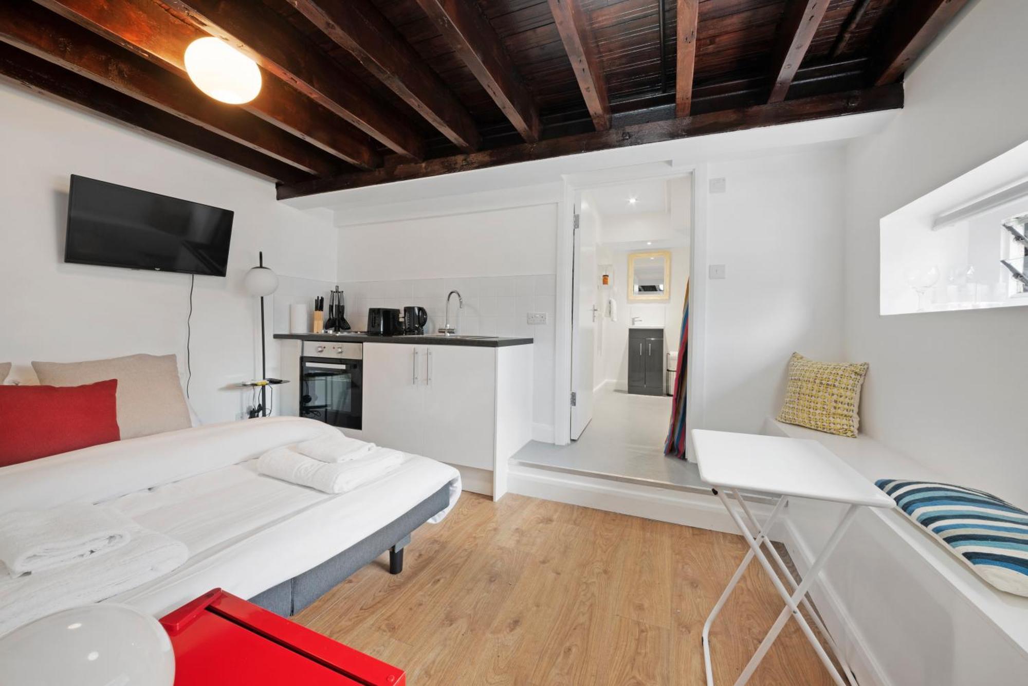 Archway Station Studio - Inexpensive Pied-a-terre Apartment