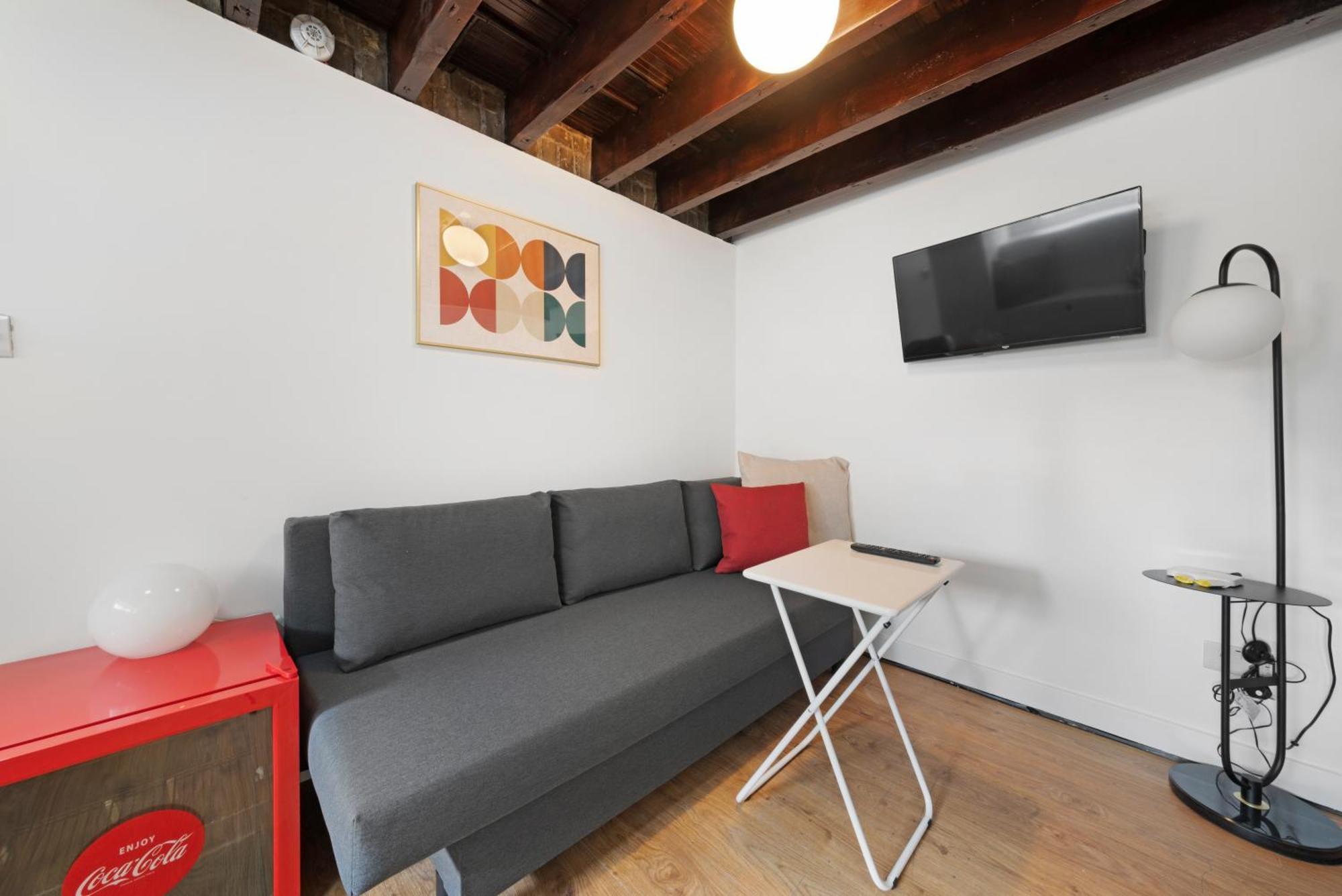 Archway Station Studio - Inexpensive Pied-a-terre Apartment London