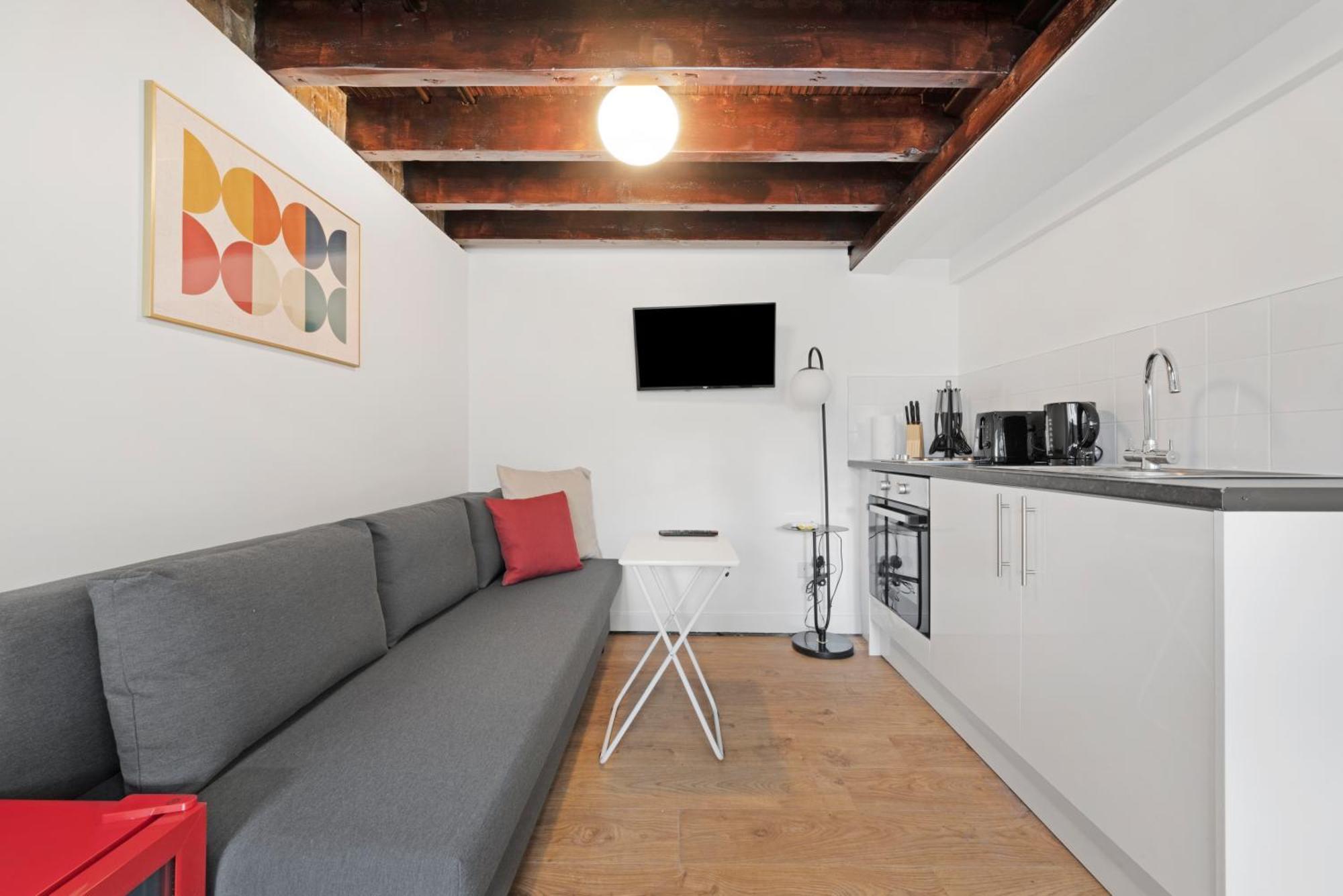 Archway Station Studio - Inexpensive Pied-a-terre Apartment London