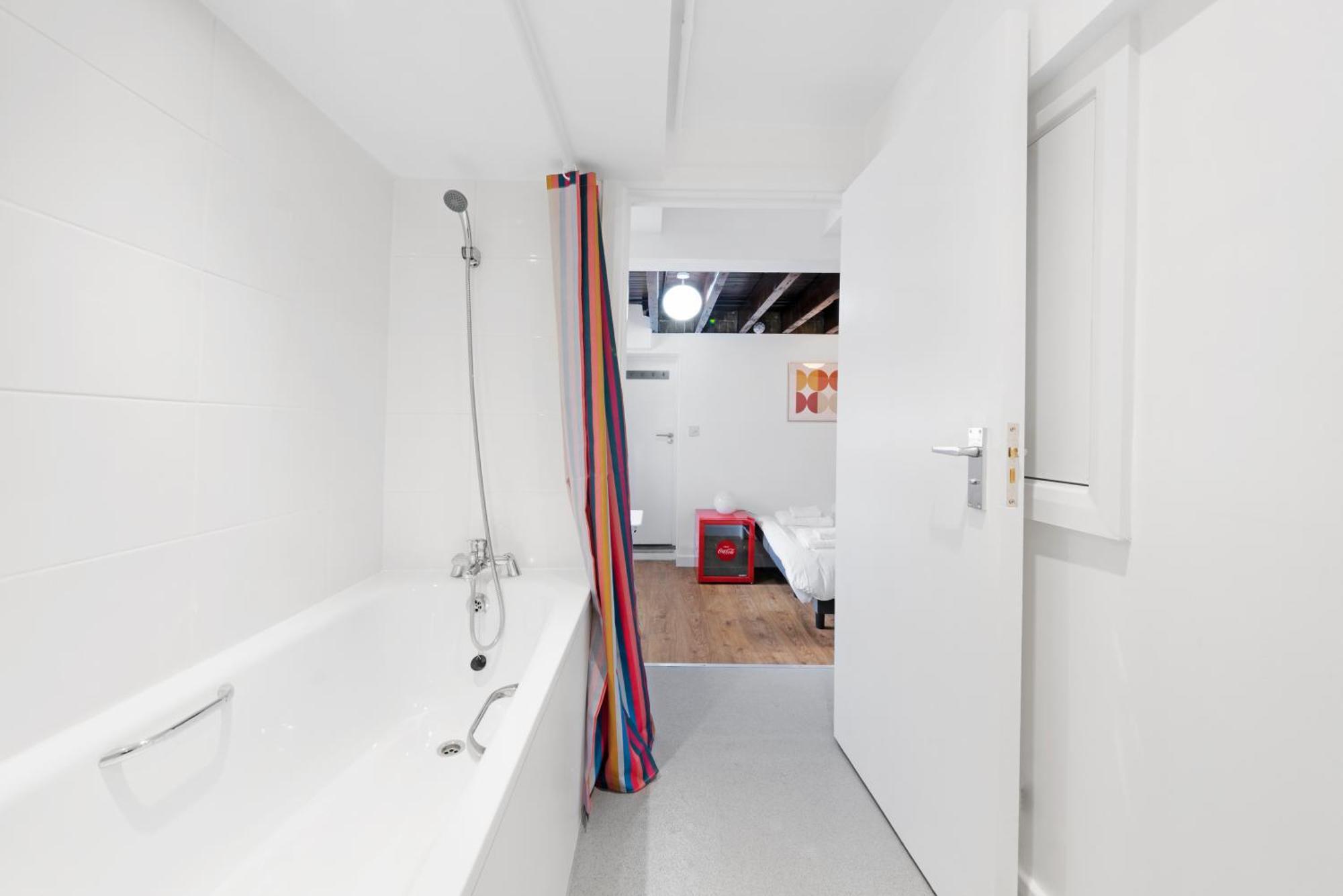 Archway Station Studio - Inexpensive Pied-a-terre Apartment London