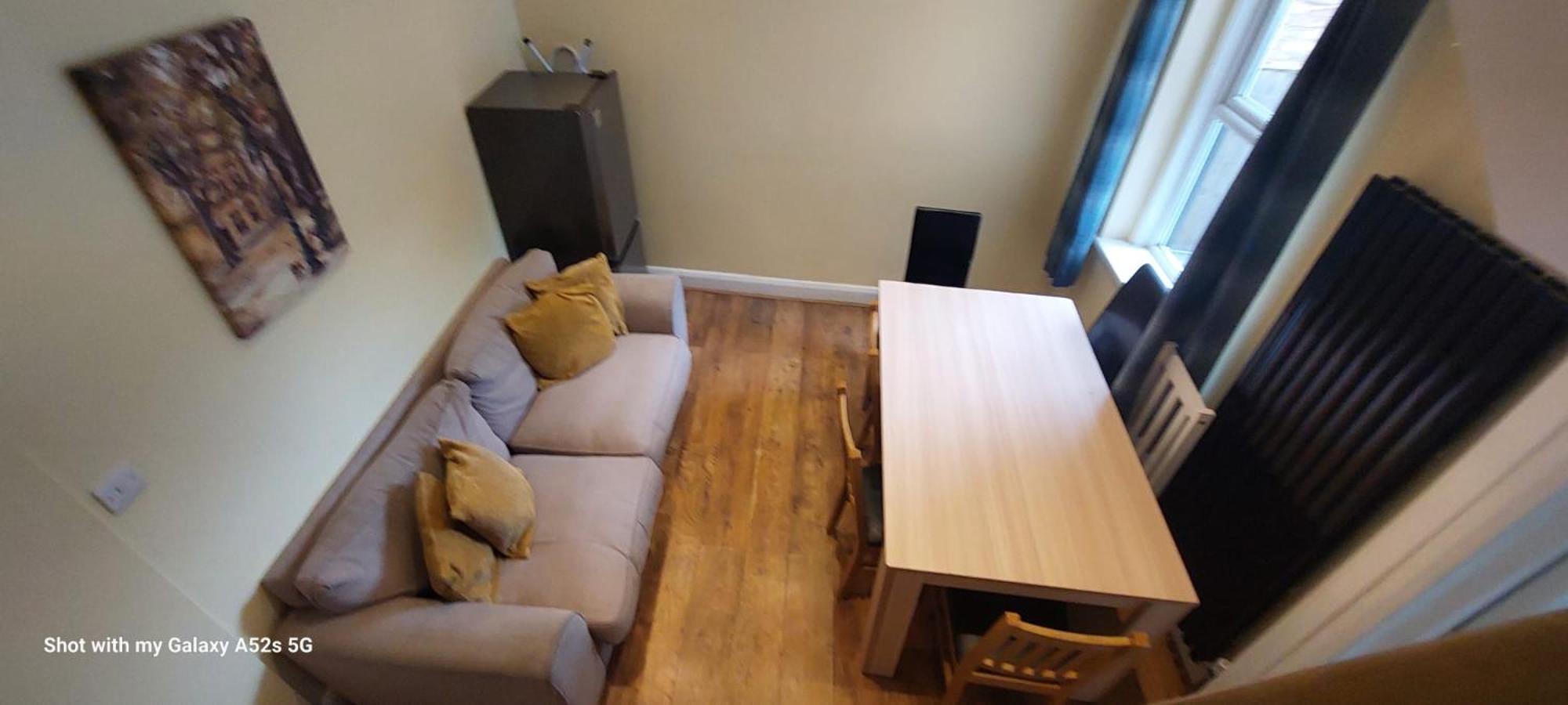3 Bedroom House - Walthamstow Apartment *