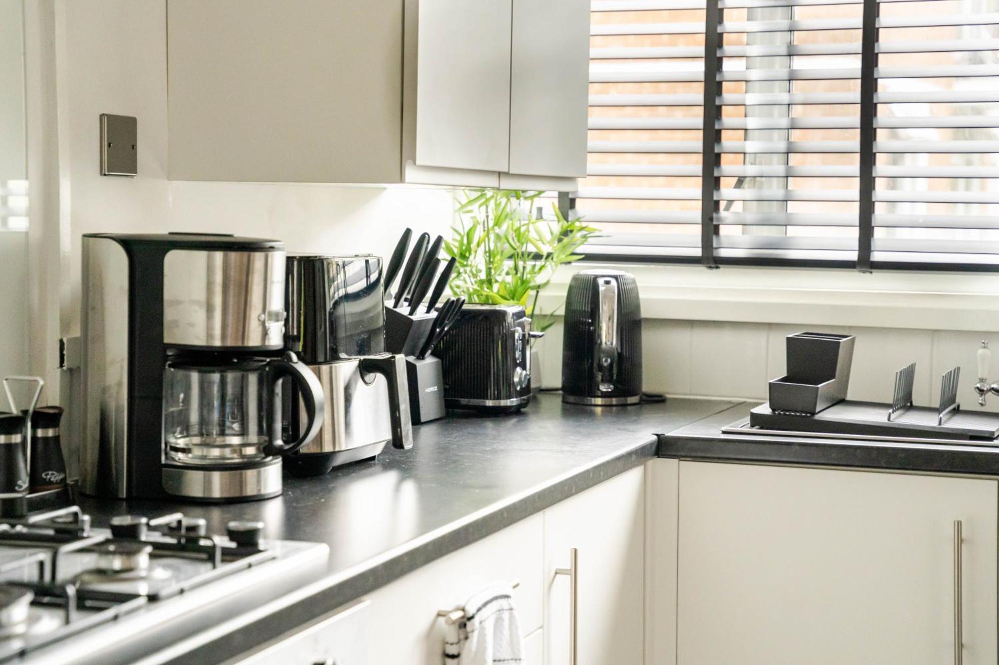 Modern 1 Bed In Greenwich - Wifi - Netflix And Stations Nearby Apartment *