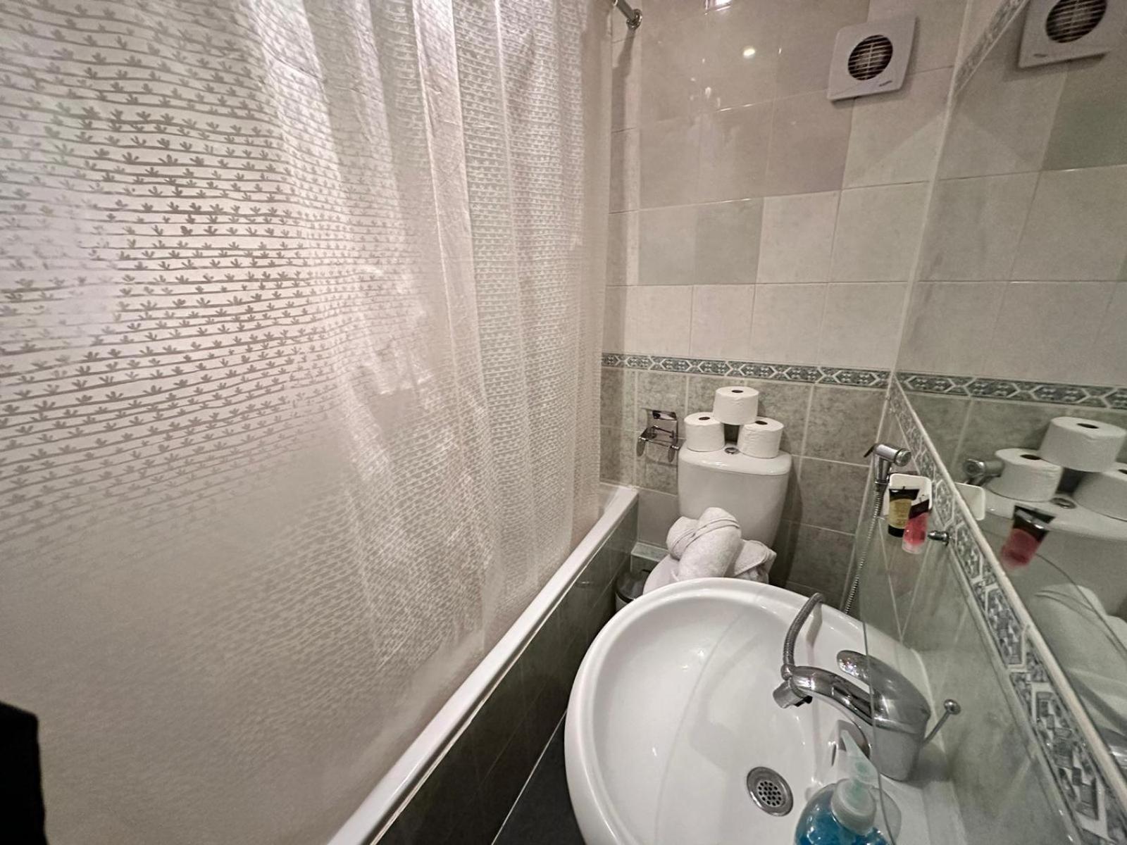 Bright Studio In Central Apartment *