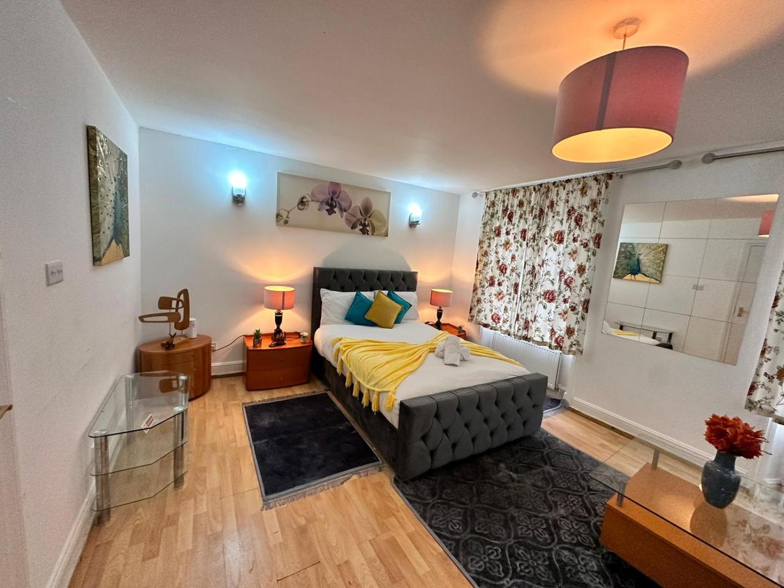 Apartment Bright Studio In Central *