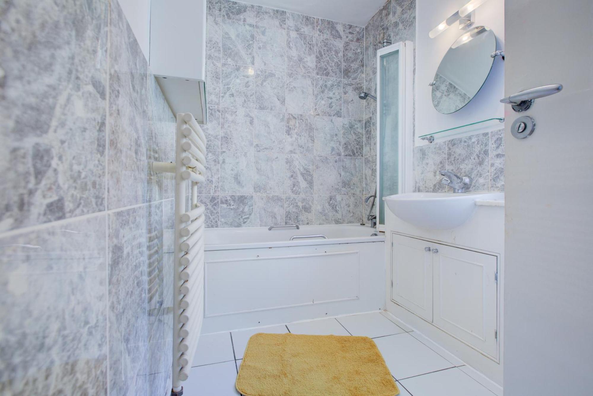 Victoria Family In Central * London