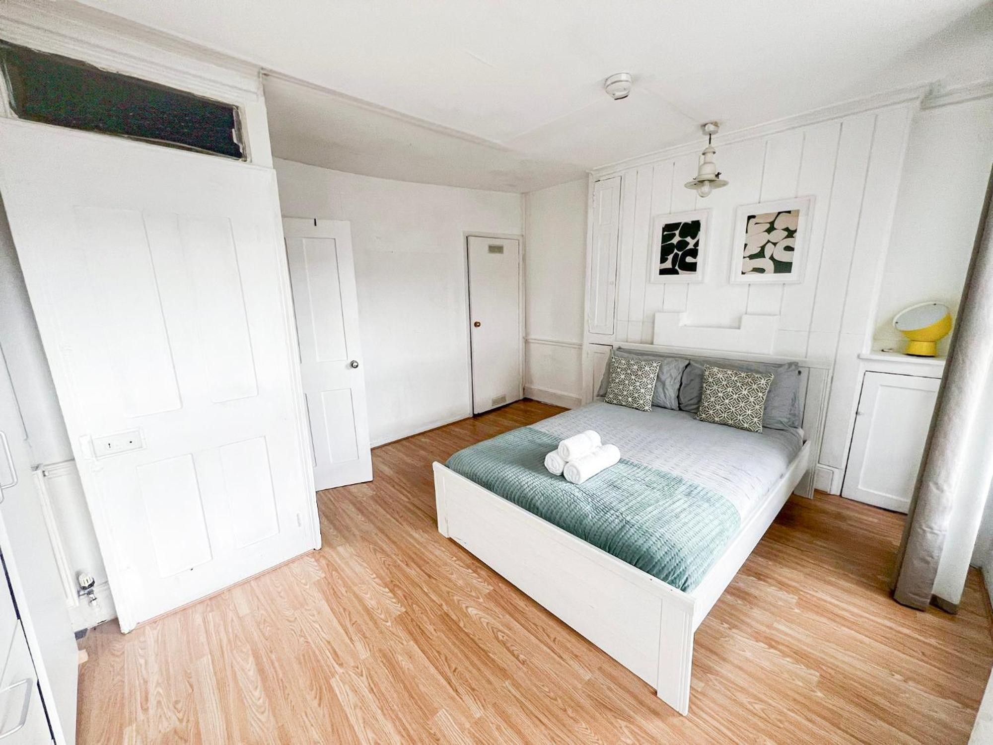 Apartment 2 Bedroom Flat A Short Walk Away To Barbican Centre Near Farringdon, Old St London