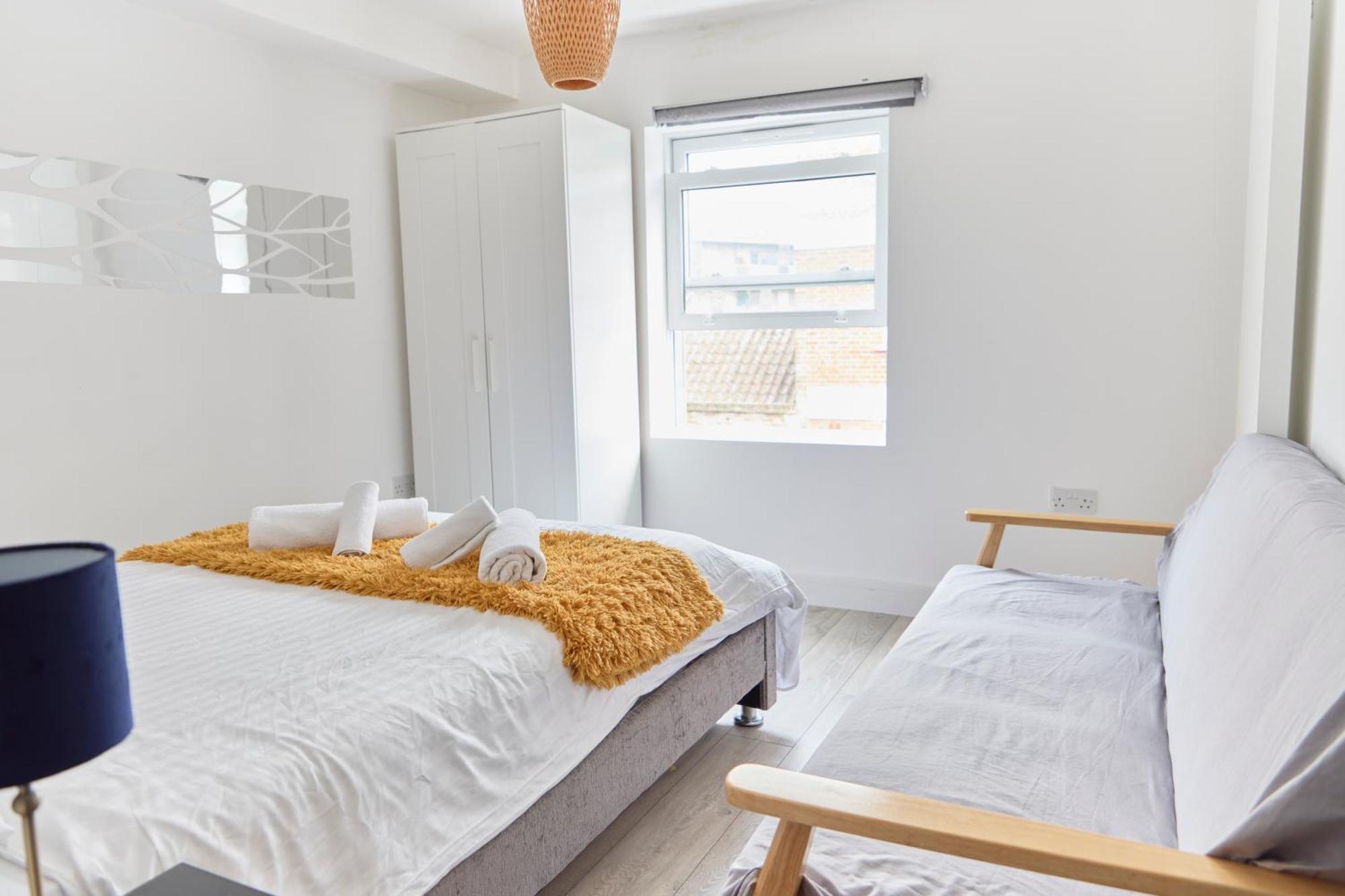 Urban Heaven - 6 Sleeper In The Heart Of Bricklane