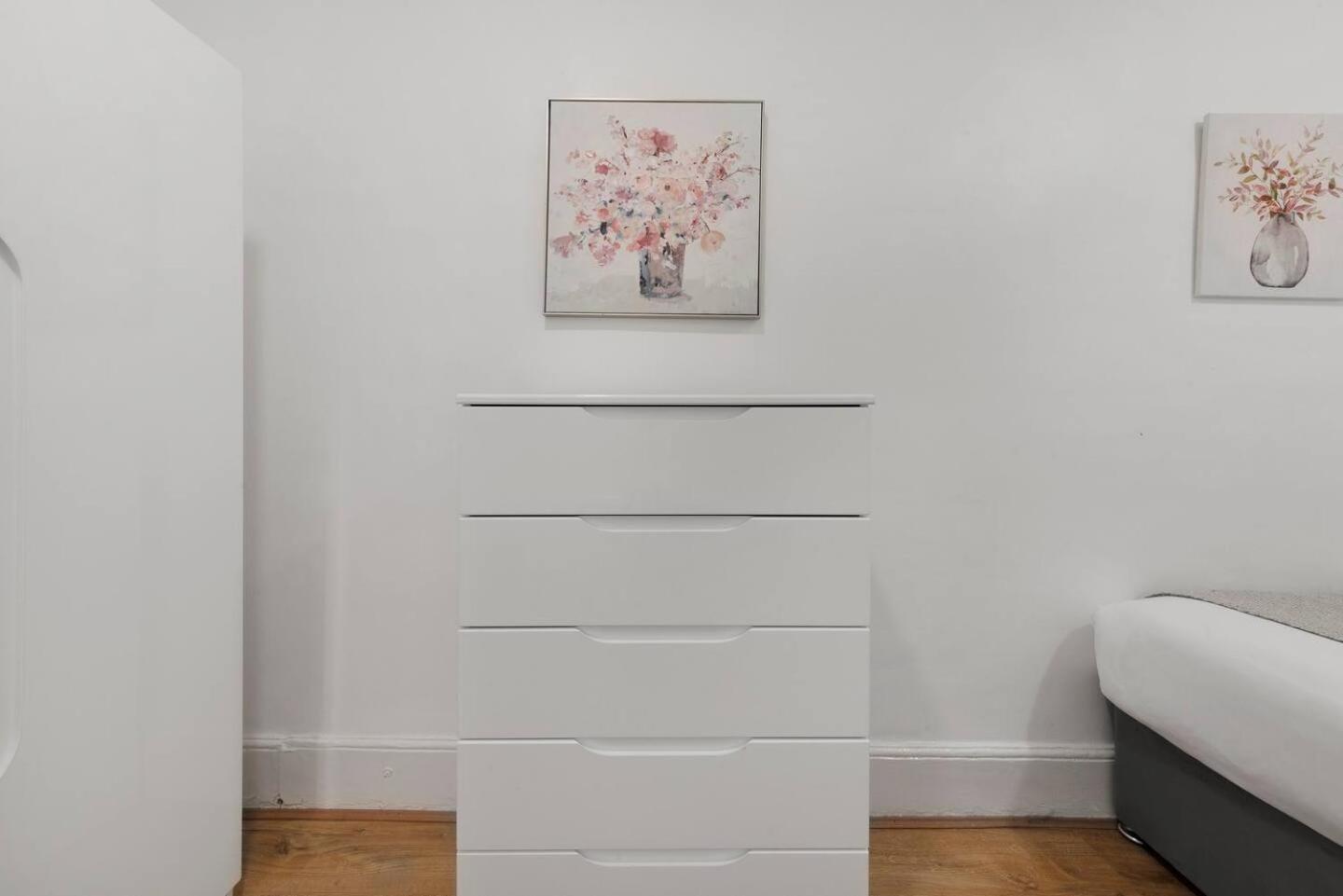 2 Bed Piccadilly 3 Apartment London