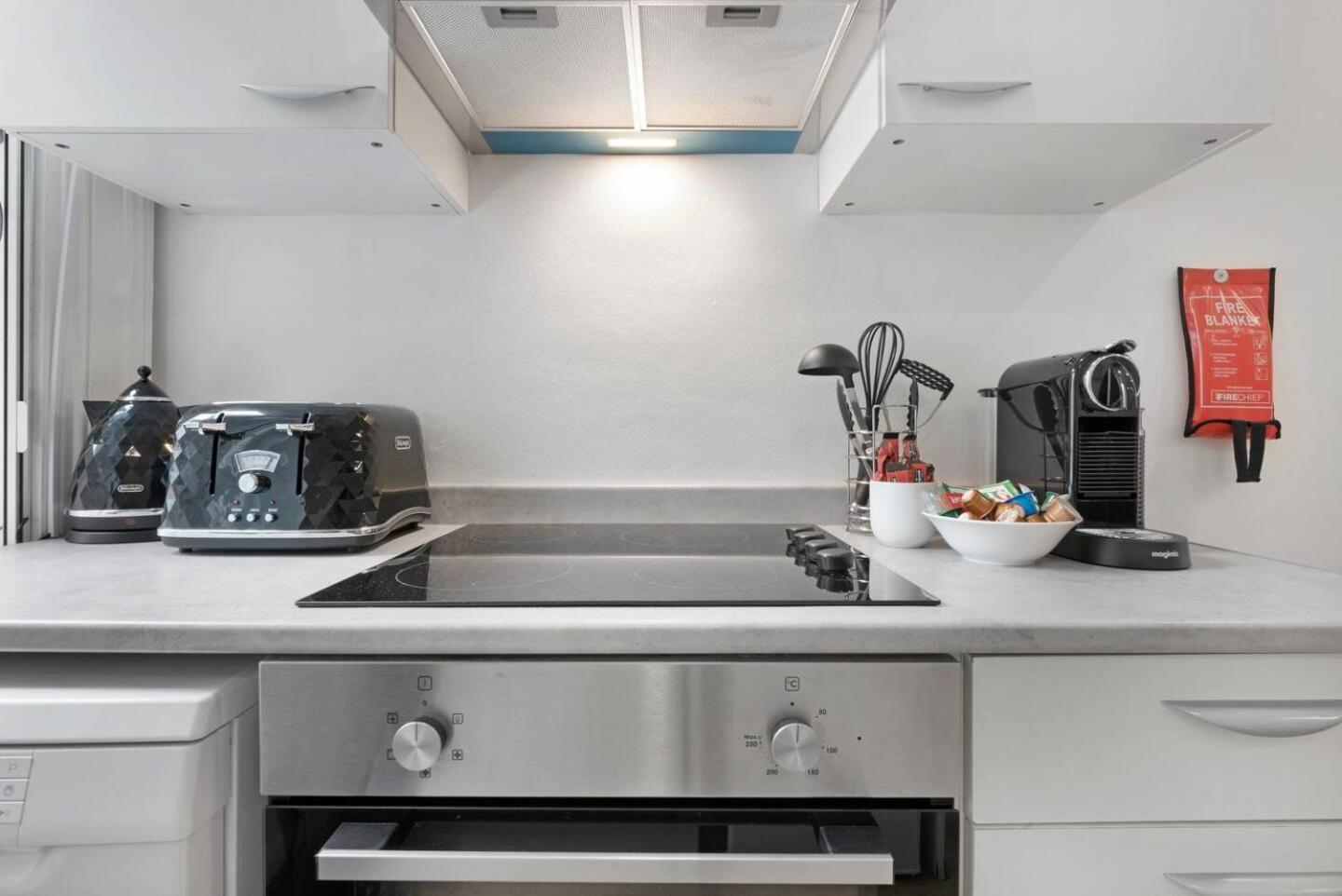 2 Bed Piccadilly 3 * London