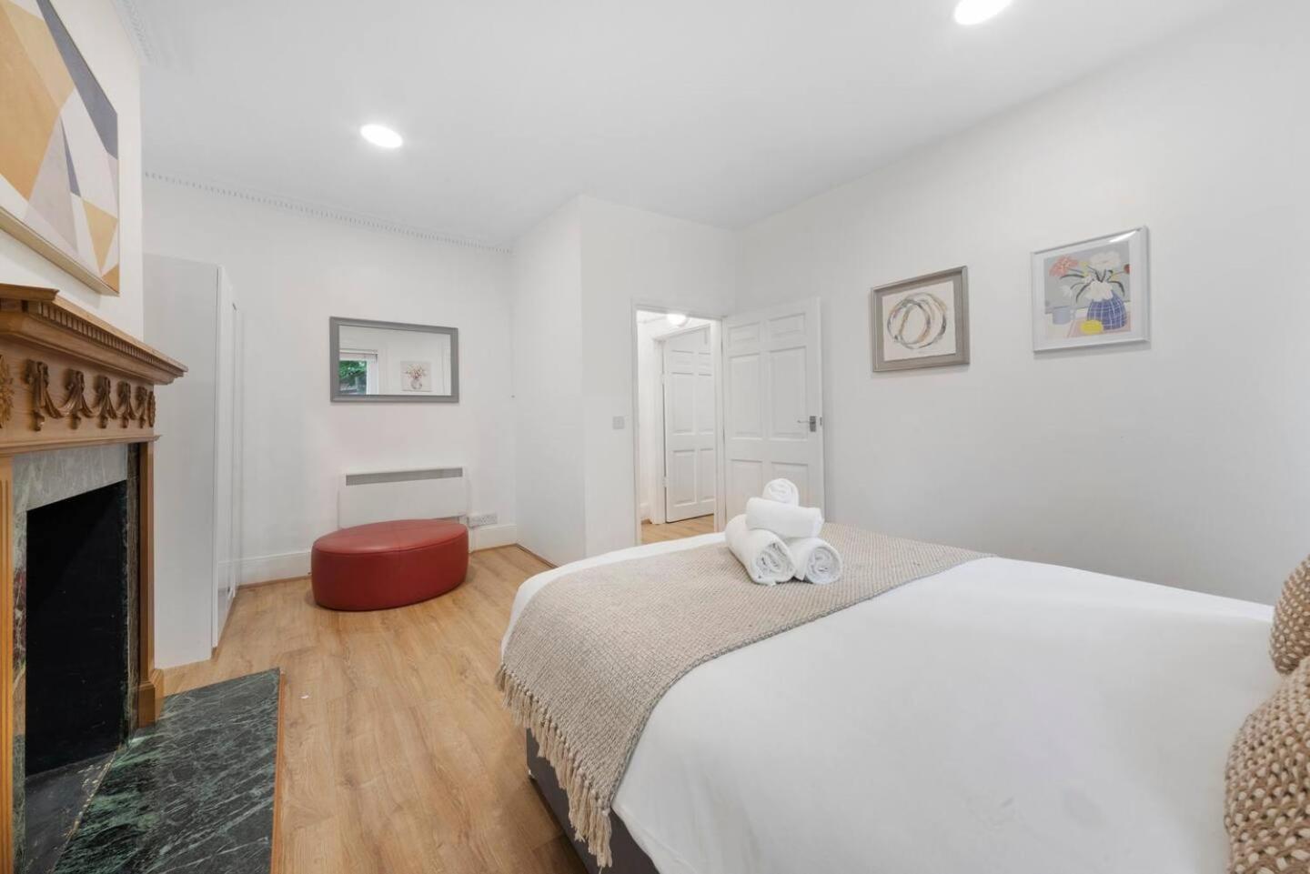 2 Bed Piccadilly 3