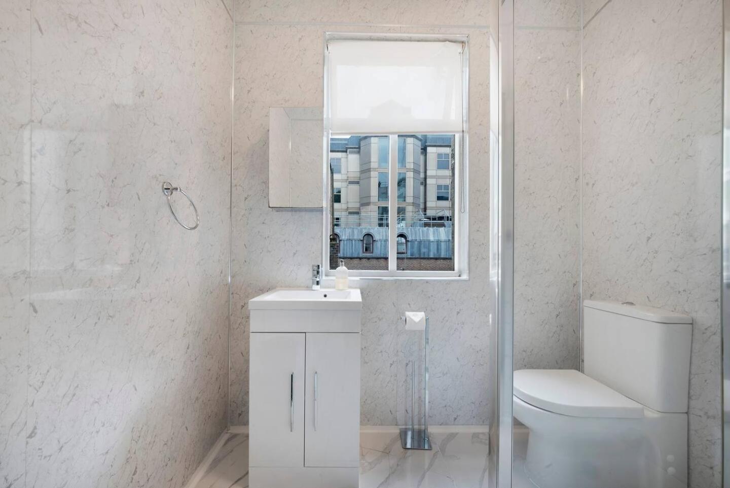 2 Bed Piccadilly 3 * London