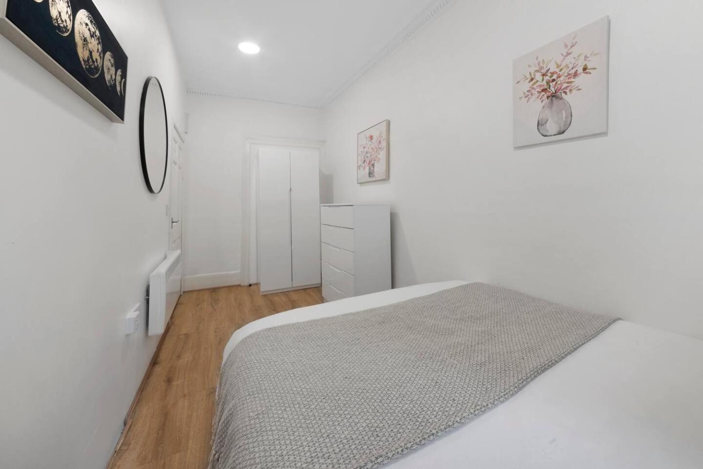 2 Bed Piccadilly 3