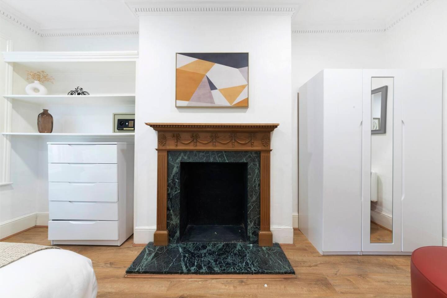 2 Bed Piccadilly 3 London