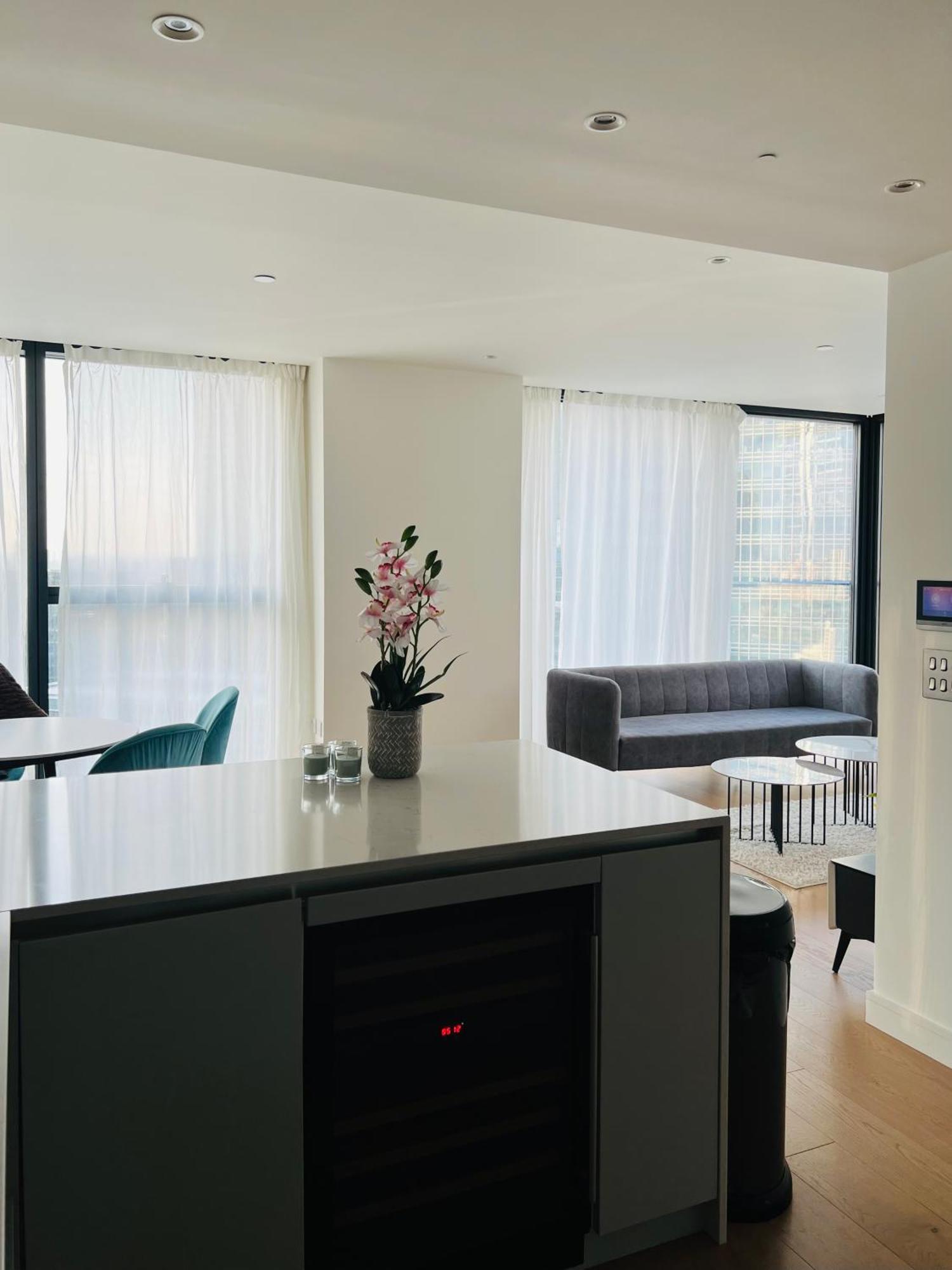 Spectacular High View Apartment London