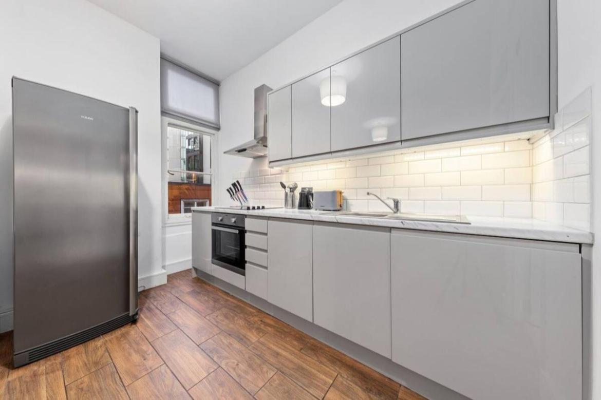 Majestic 2-bedroom Flat In Knightsbridge-hyde Park Kb70 London