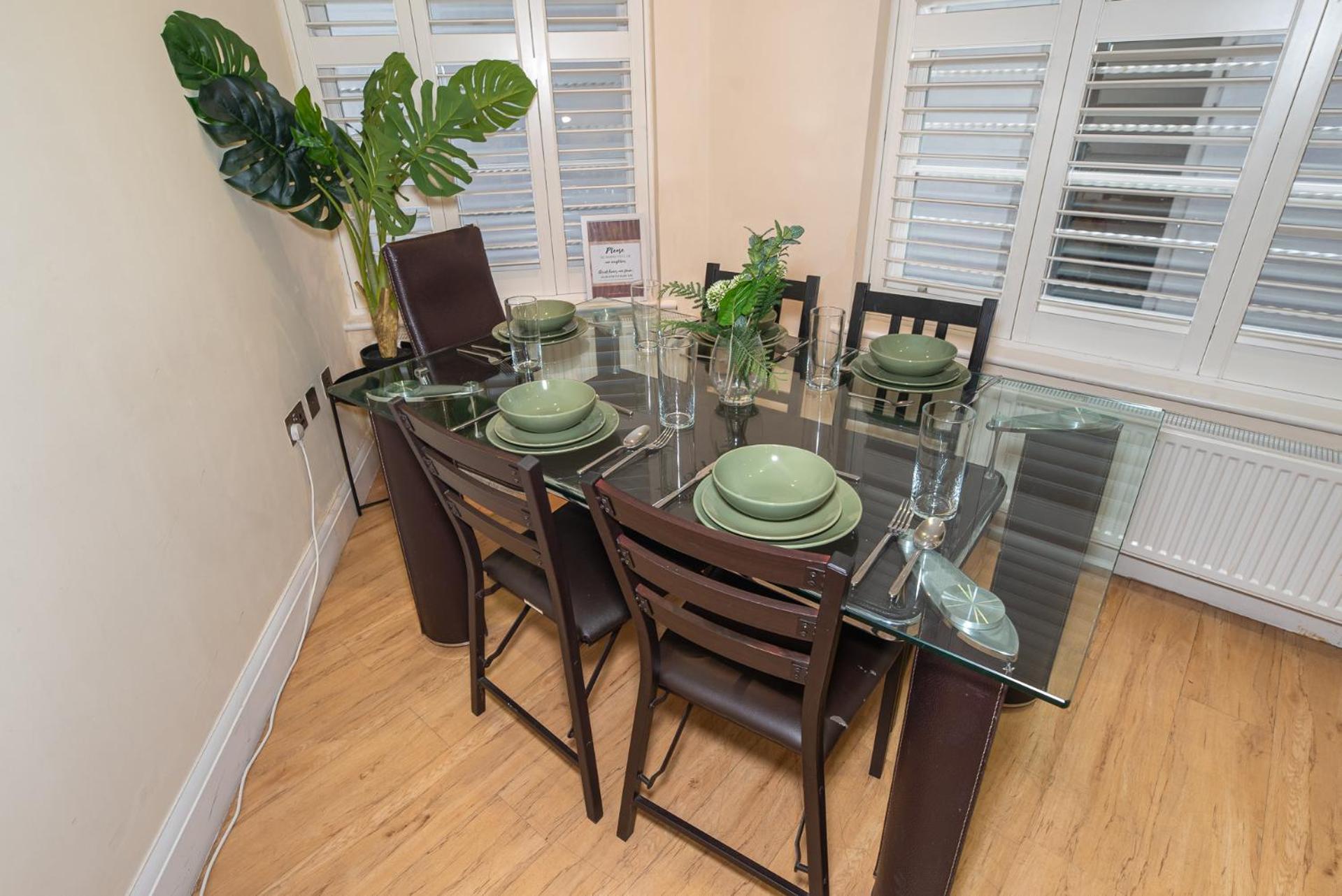 Apartment 3 Bedroom With Private Terrace In Pimlico, Westminster, Victoria London