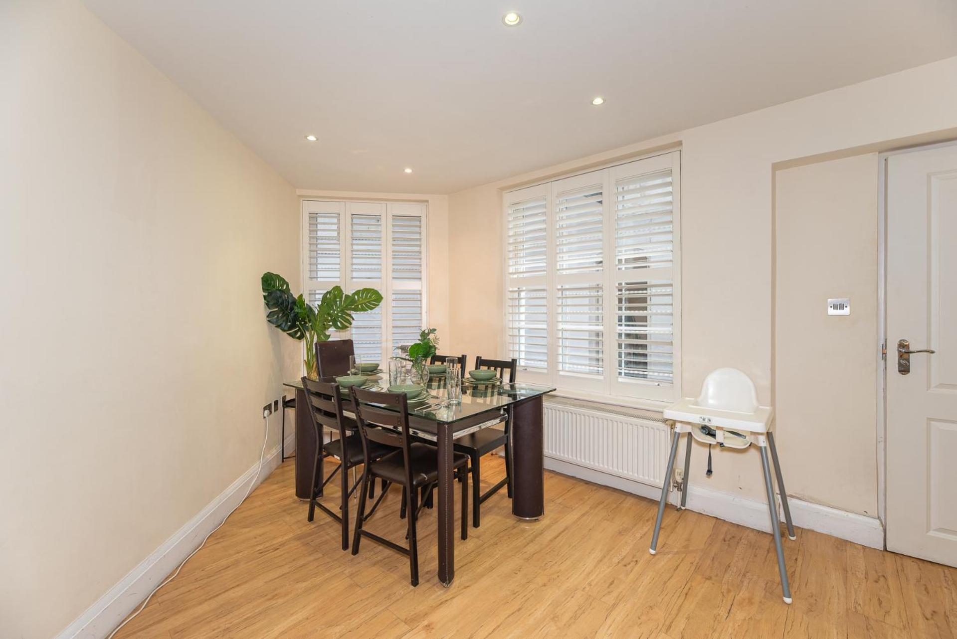 Apartment 3 Bedroom With Private Terrace In Pimlico, Westminster, Victoria