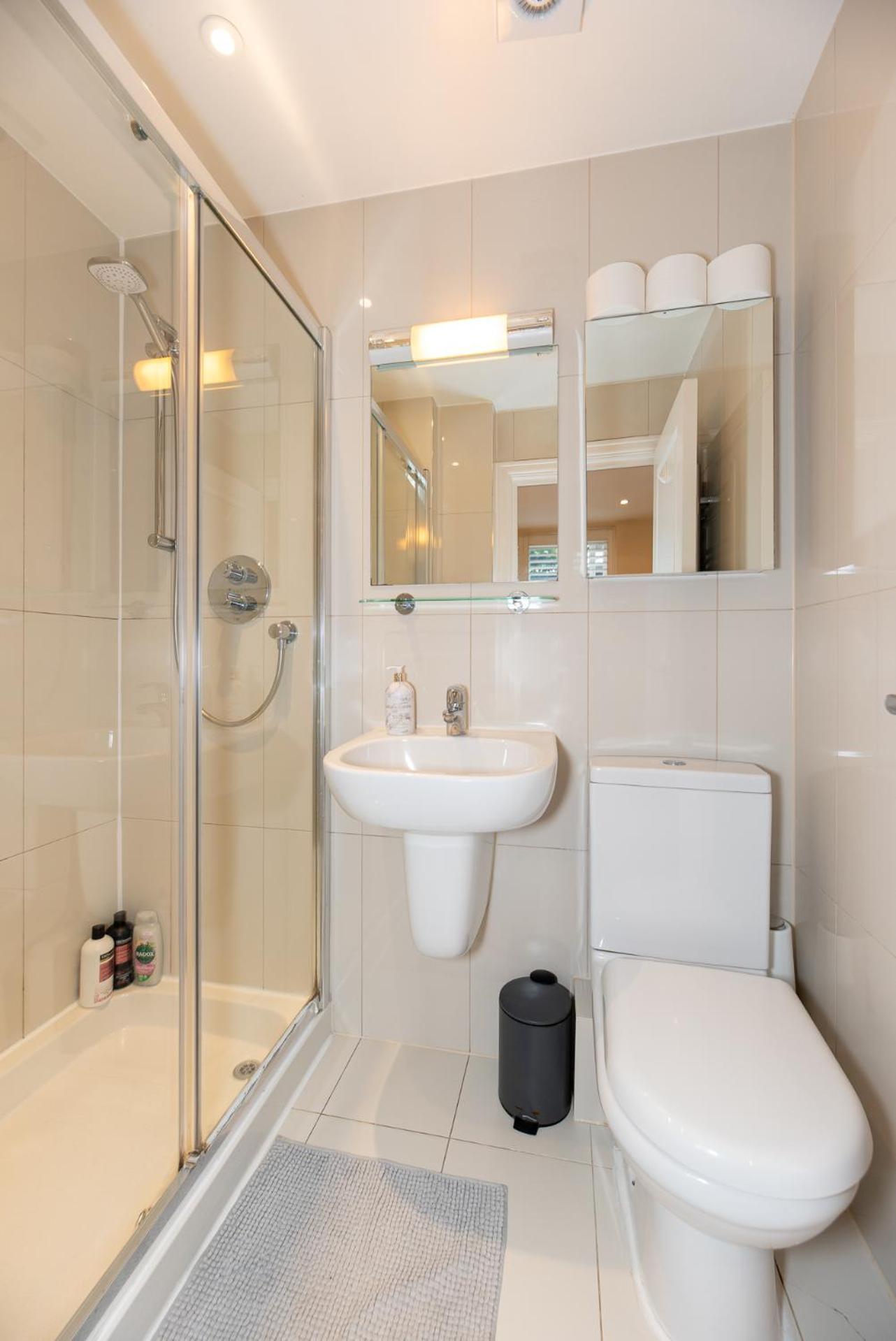 3 Bedroom With Private Terrace In Pimlico, Westminster, Victoria London