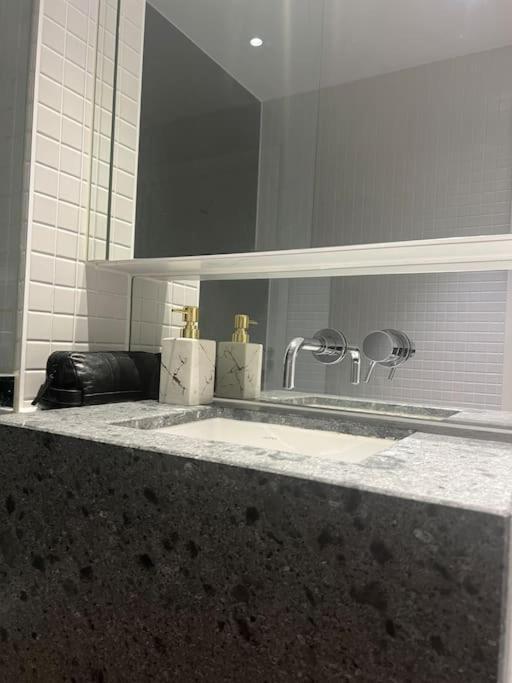 Lushpen - O2 Arena Apartment London
