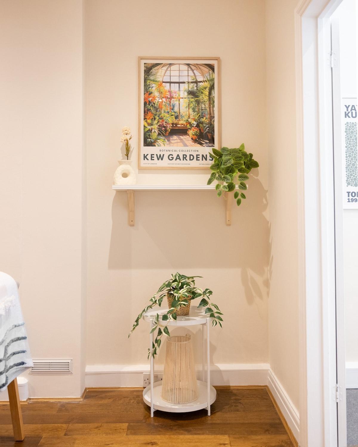 Apartment Two-bed Centre Flat 100m From Trafalgar Sqr