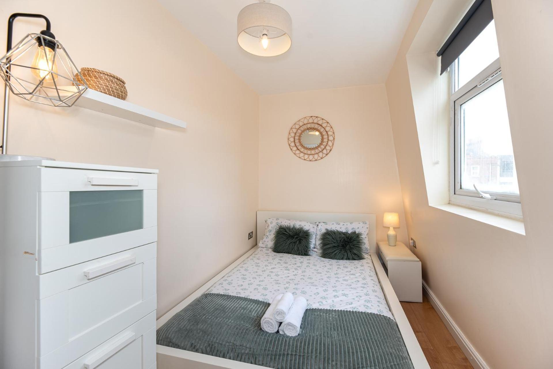 Lovely 3 Bed In The City Of Apartment London