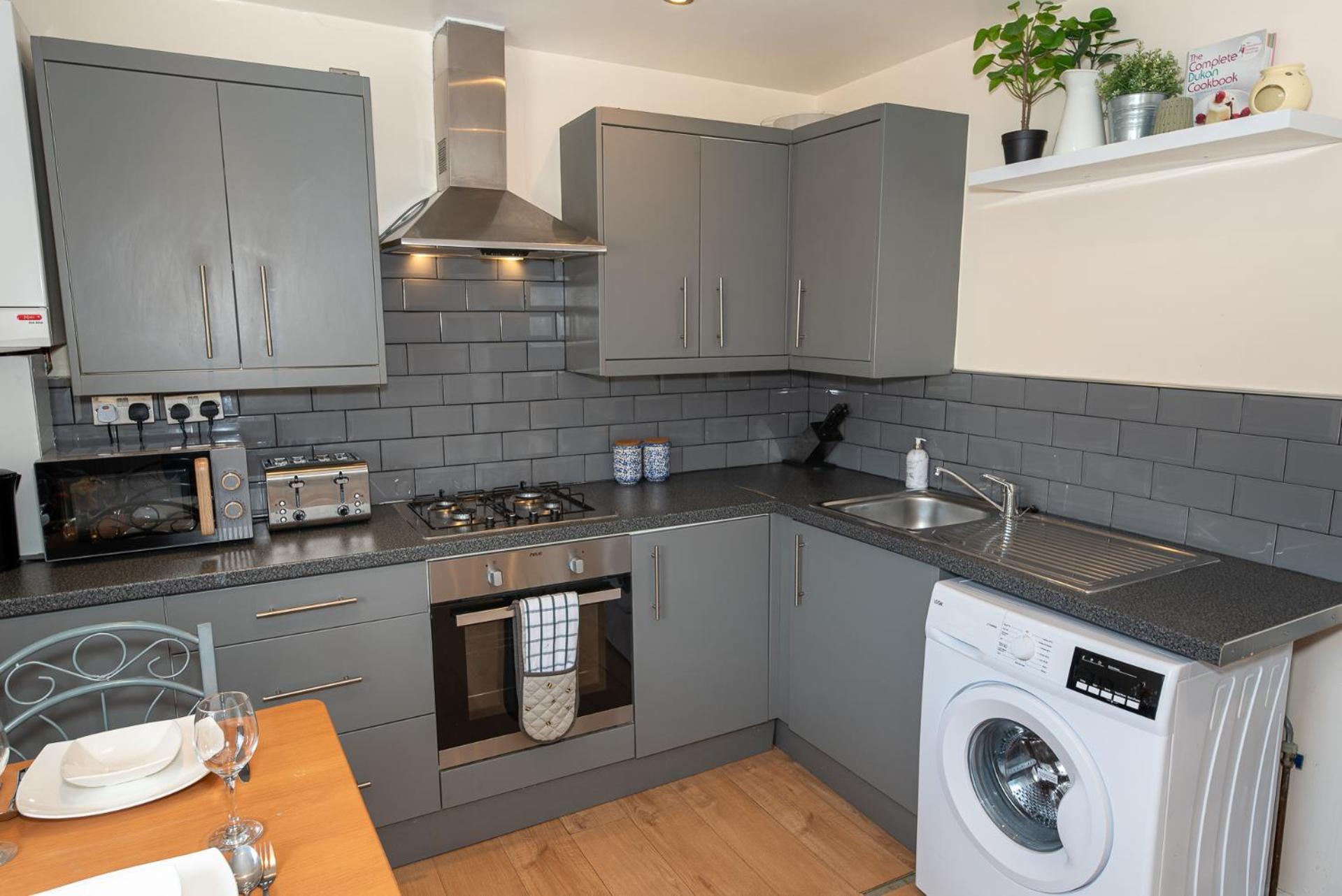 Lovely 3 Bed In The City Of Apartment
