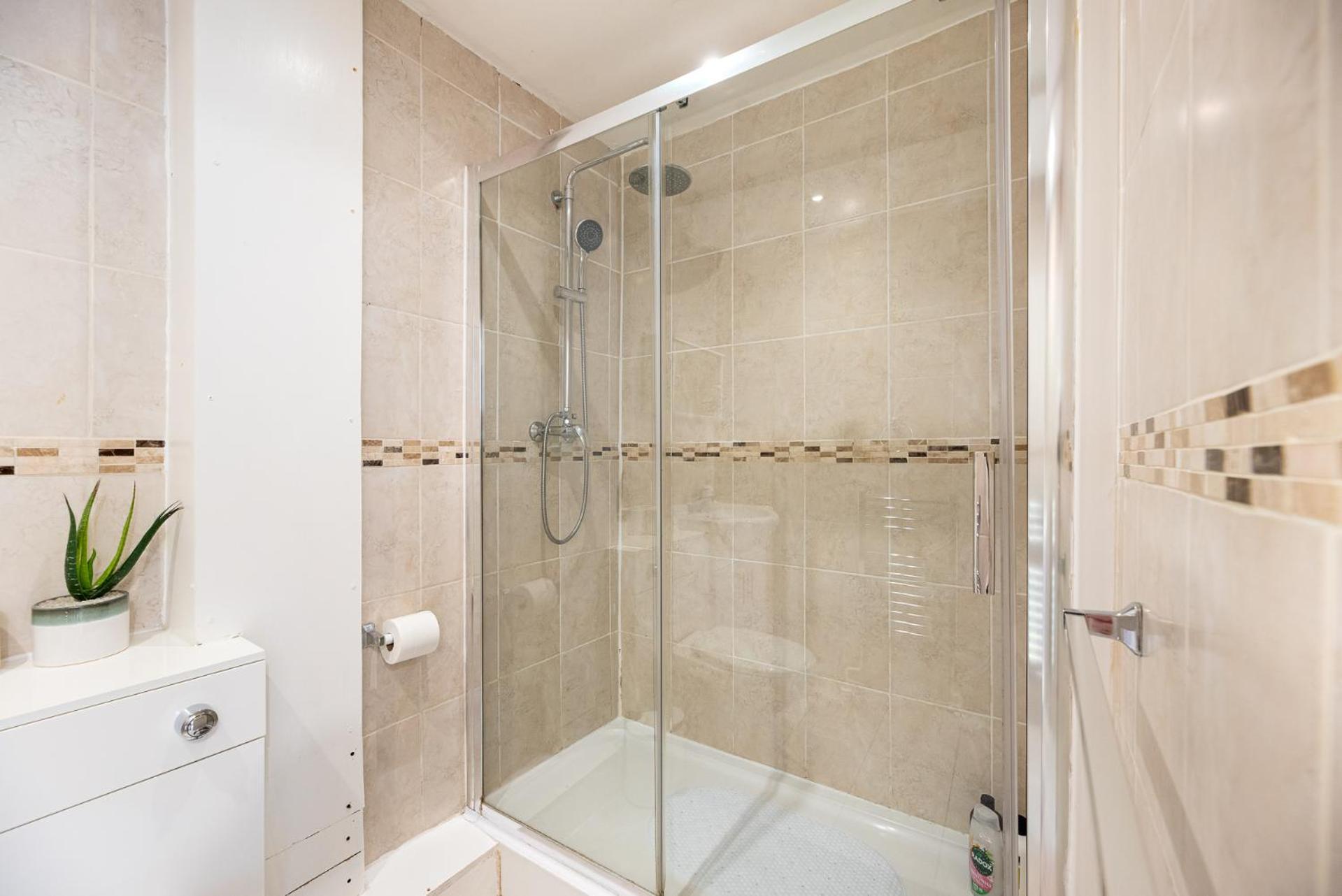 Lovely 3 Bed In The City Of Apartment London