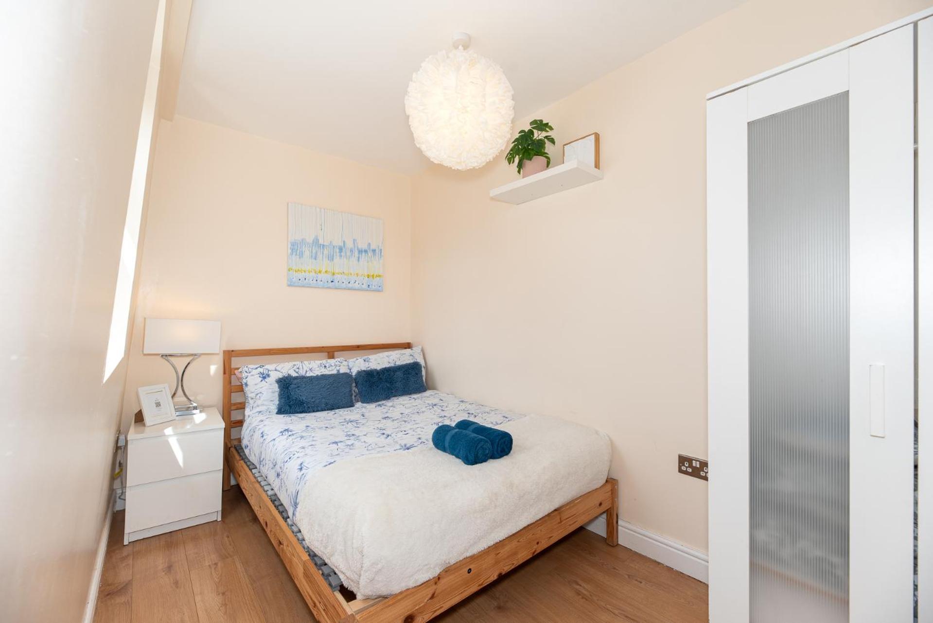 Lovely 3 Bed In The City Of Apartment London