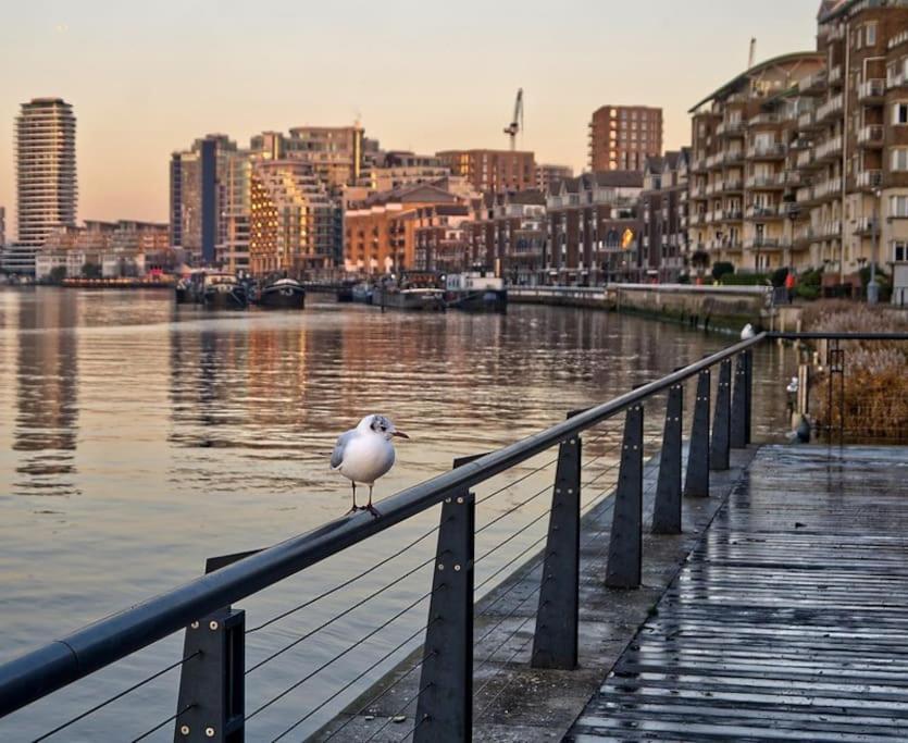 Apartment Upscale Riverfront 1br Flat, Prestigious Battersea