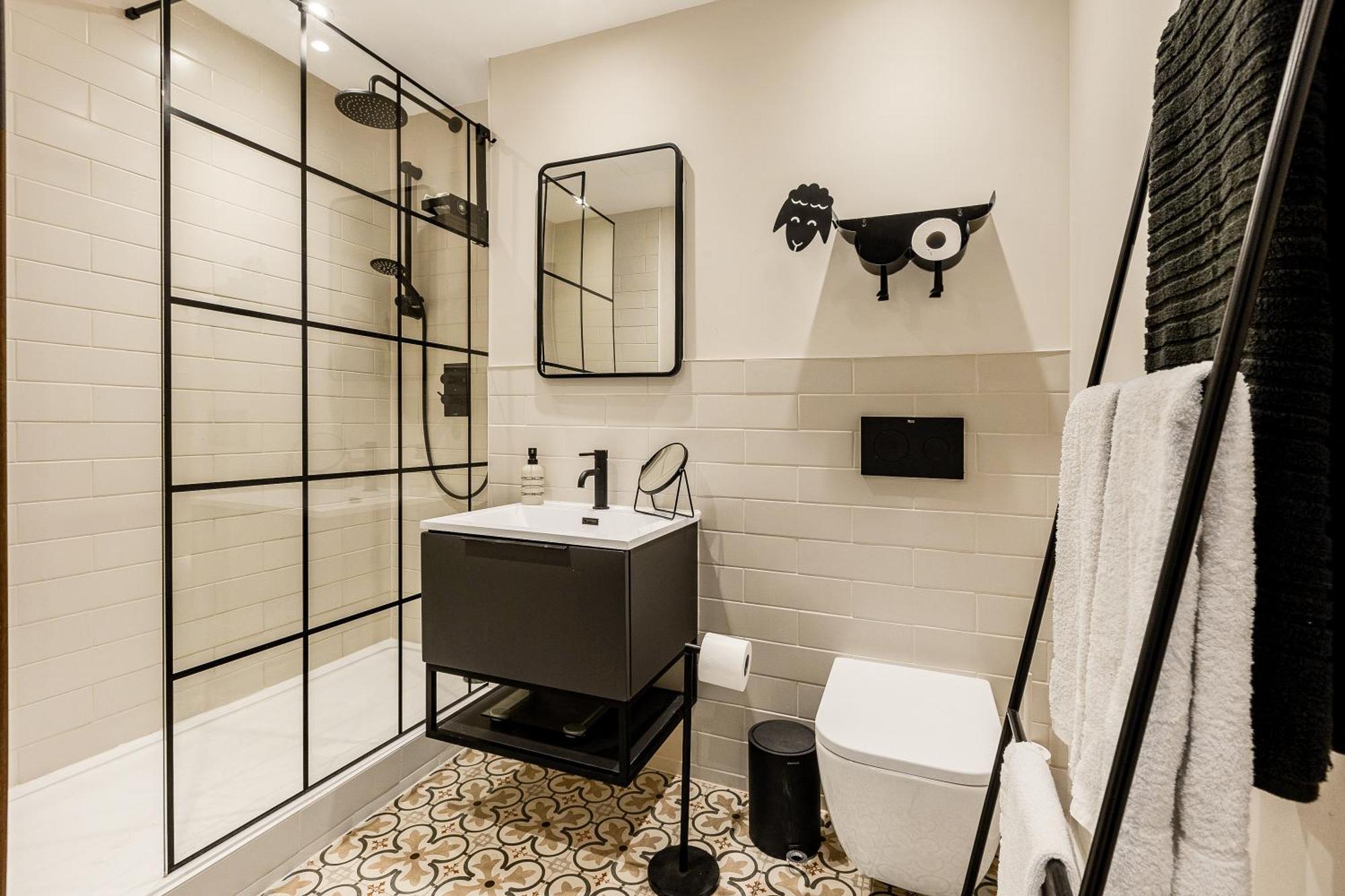 Apartment Upscale Riverfront 1br Flat, Prestigious Battersea London