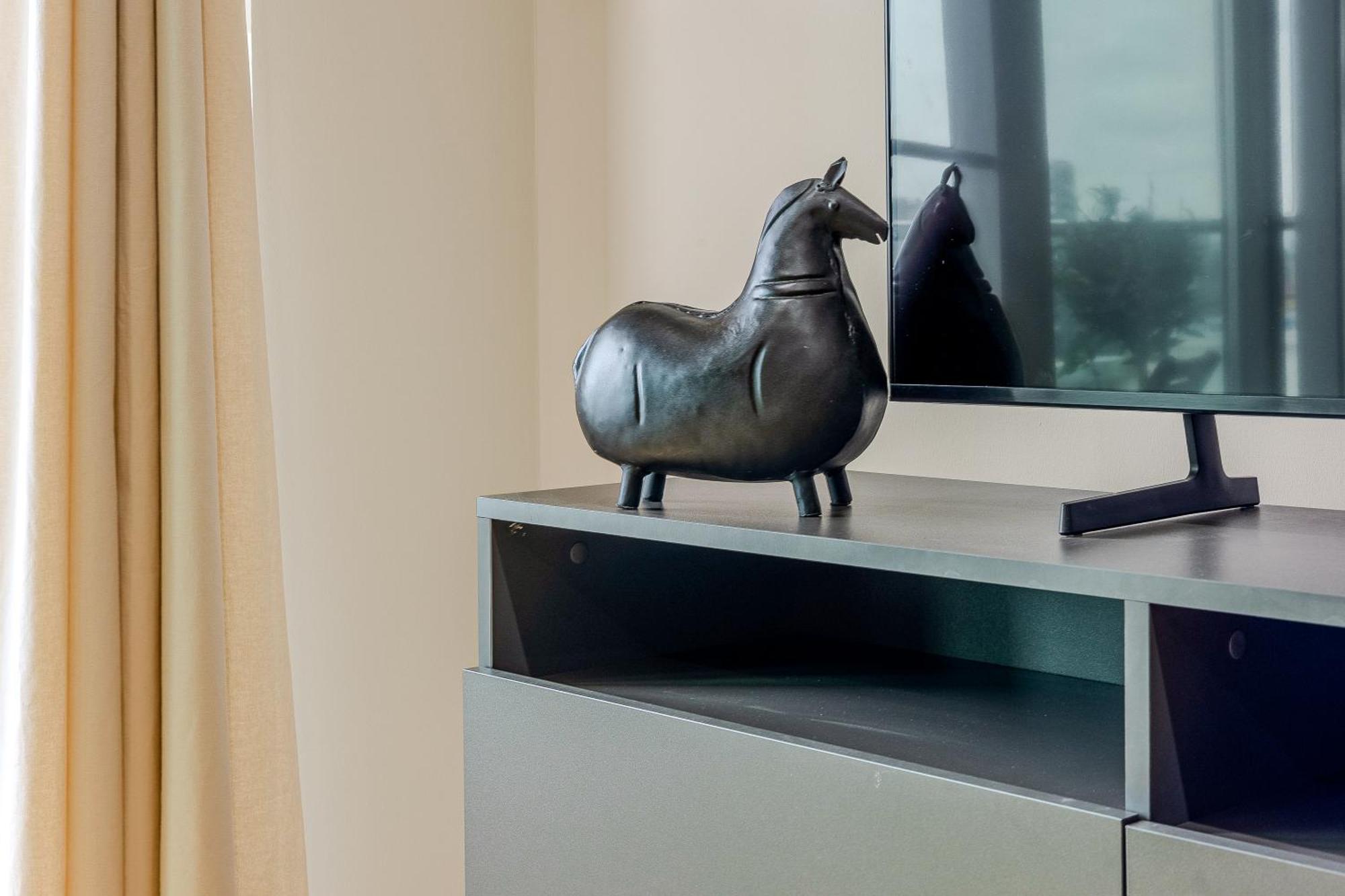 Upscale Riverfront 1br Flat, Prestigious Battersea * London
