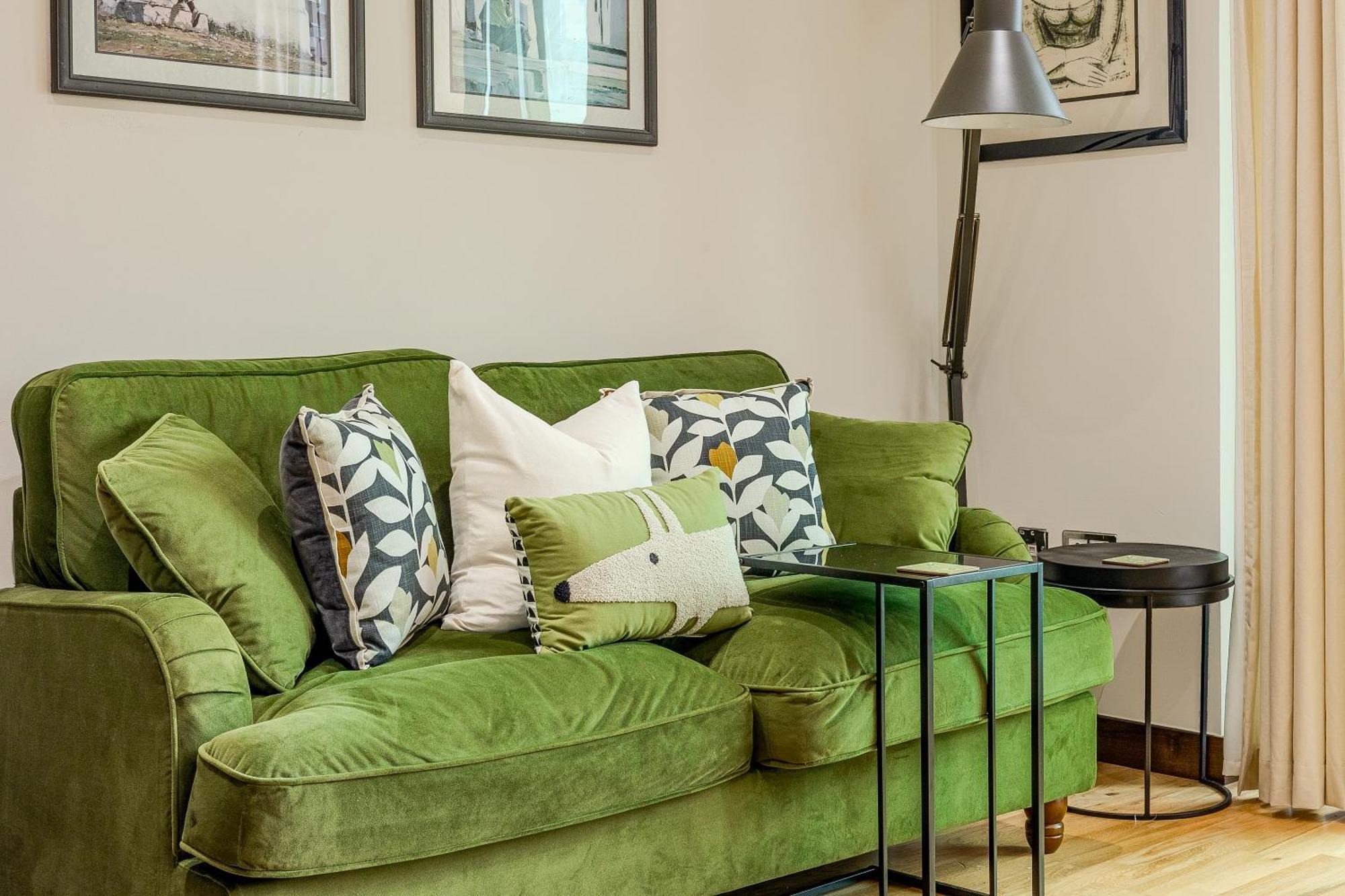Apartment Upscale Riverfront 1br Flat, Prestigious Battersea London