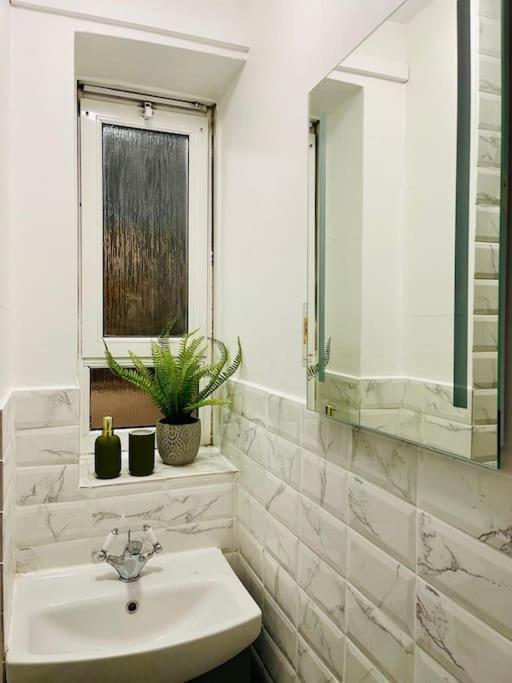 2bd Canarywharf Mile End Private Balcony Free Parking Apartamento Londres