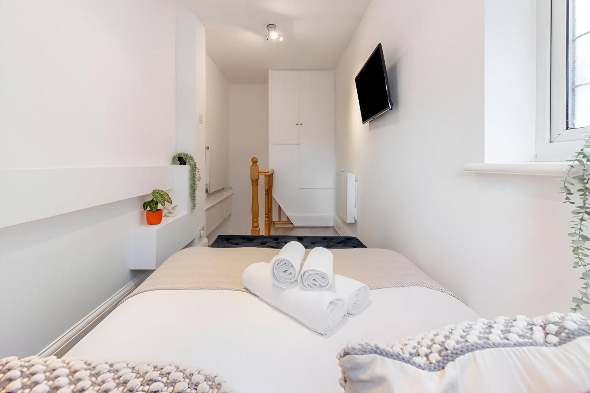 Sleek Loft Living Minimalist Urban Escape * Londres