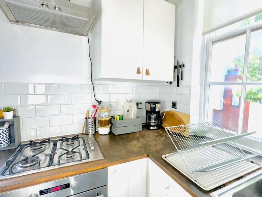 Apartment Quiet Beautiful 4 Person Camden Flat W Kitchen London