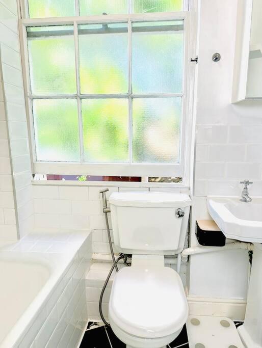 Apartment Quiet Beautiful 4 Person Camden Flat W Kitchen *