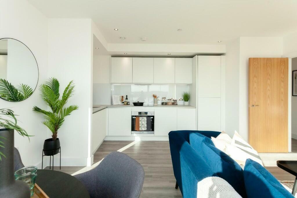 Single Bed In Shared Greater Gem Near O2 Arena & Thames With Free Parking Apartment London