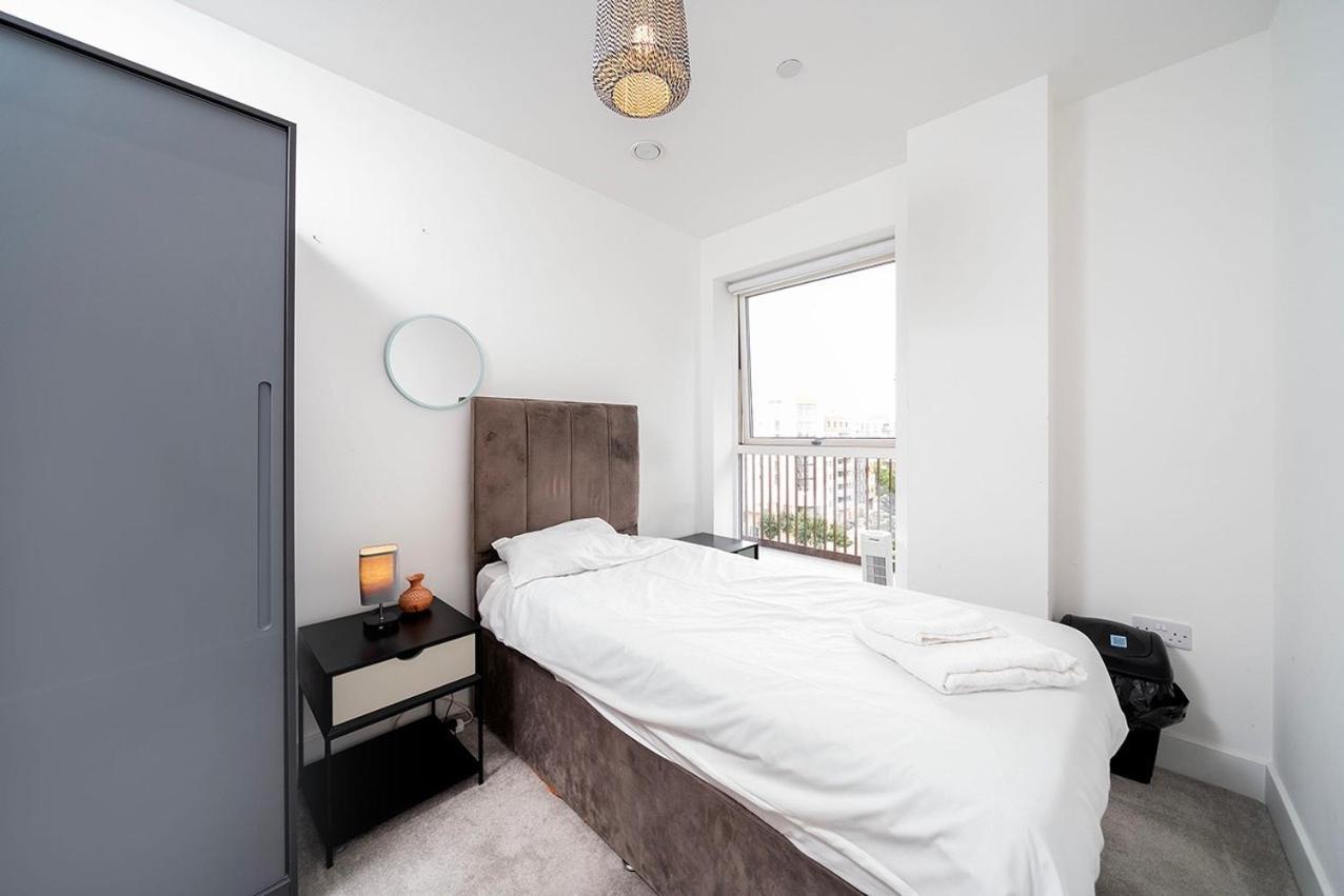 Single Bed In Shared Greater Gem Near O2 Arena & Thames With Free Parking * London