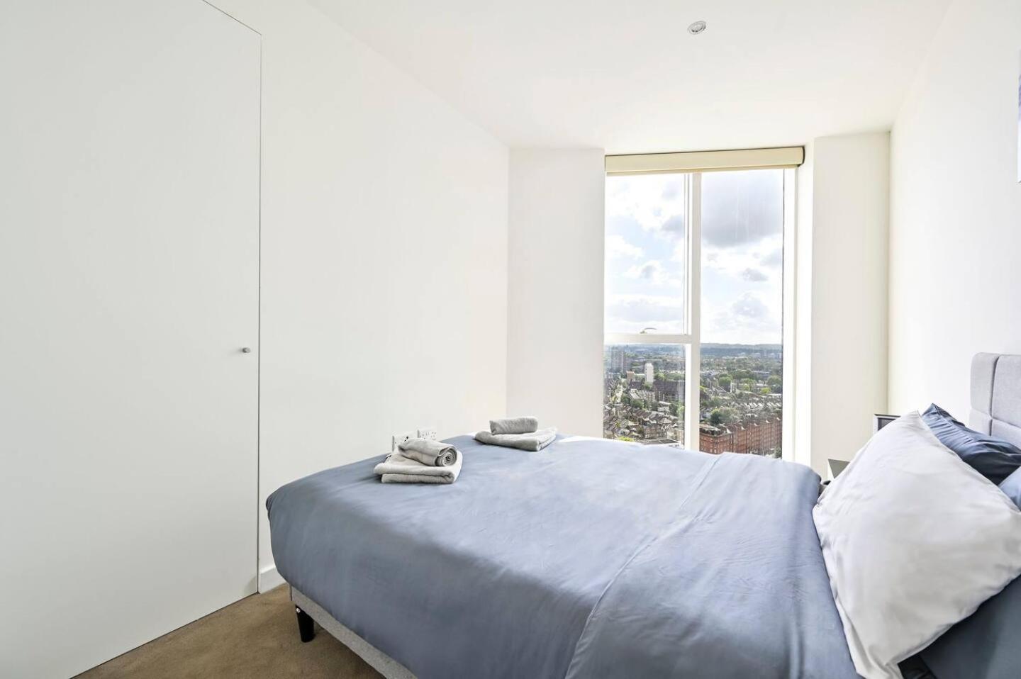 Apartment Luxury High-rise 21st Floor 2 Bedroom 2 Bath Flat London