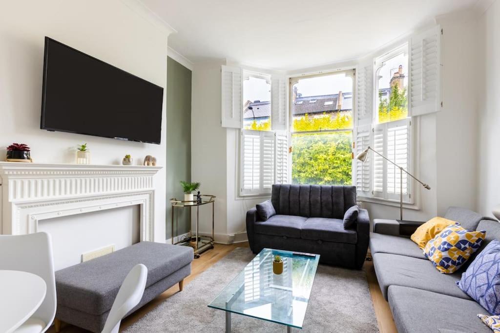 Lovely Garden Flat In Apartment