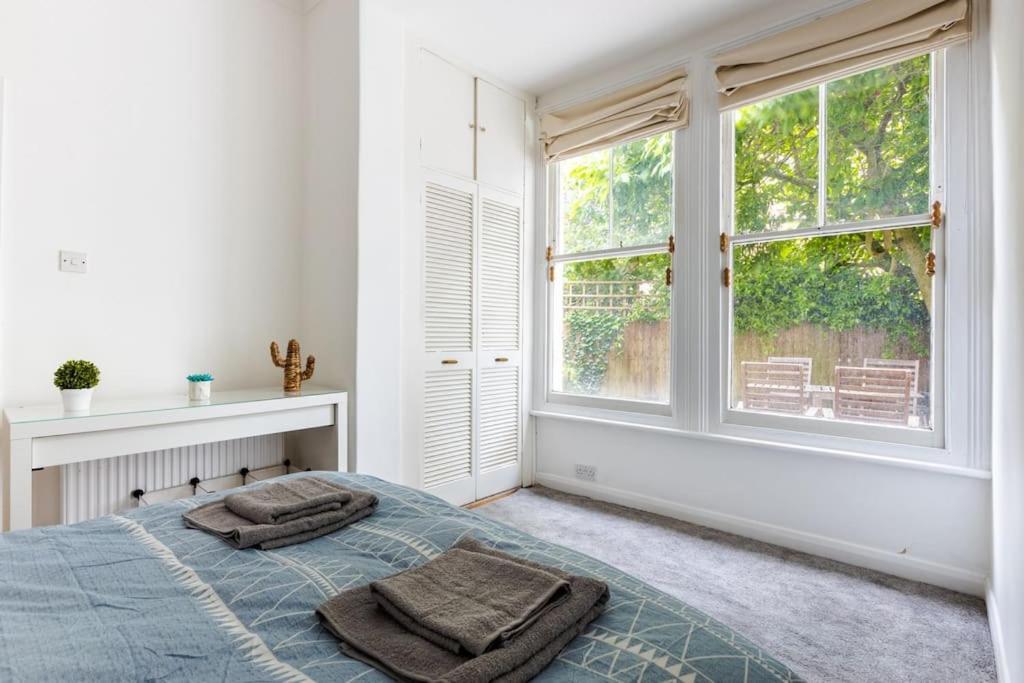 Lovely Garden Flat In Apartment *