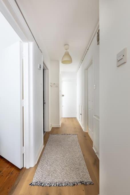 Lovely Garden Flat In Apartment