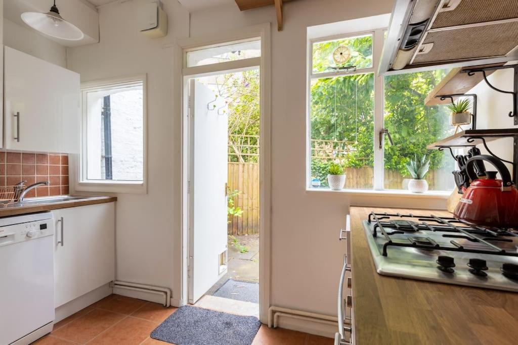 Lovely Garden Flat In London