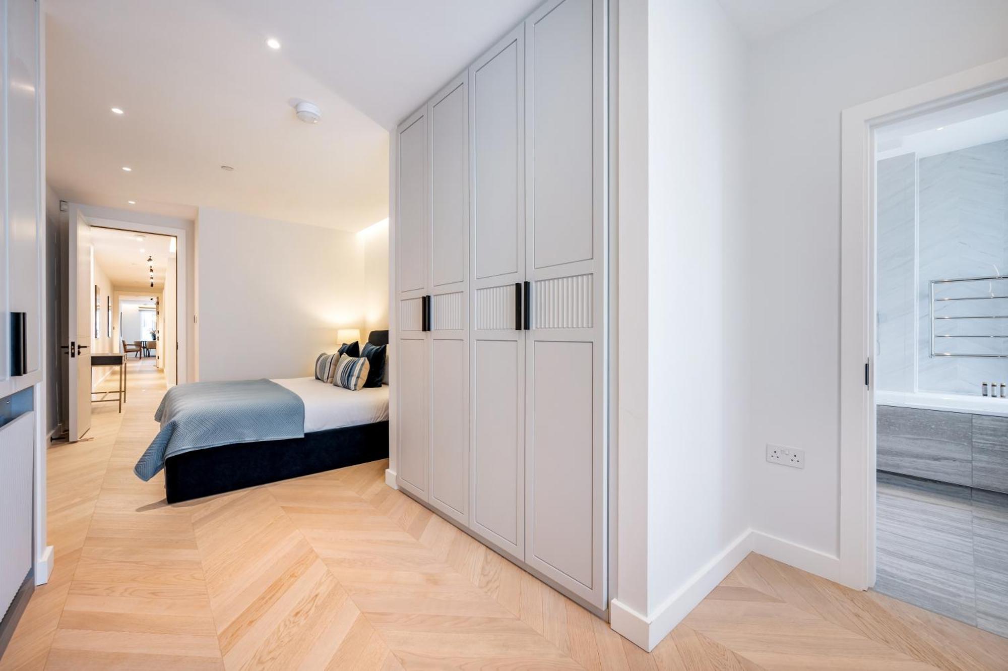 Premium In The West End Apartment *
