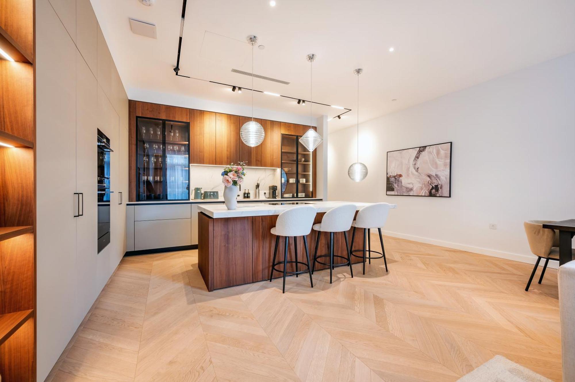 Premium In The West End Apartment