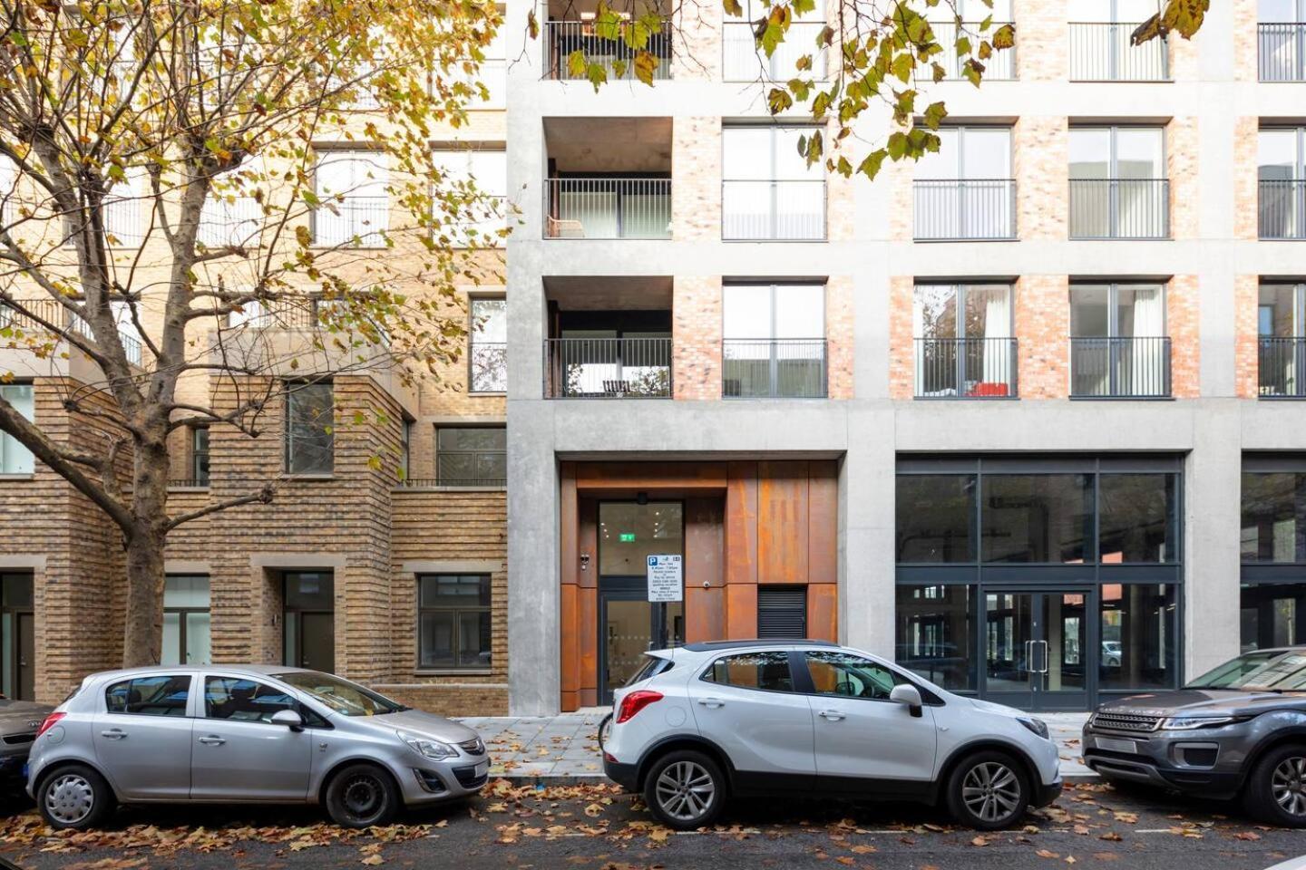 2 Mins Walk From Ucl Campus And Stadium Apartment London