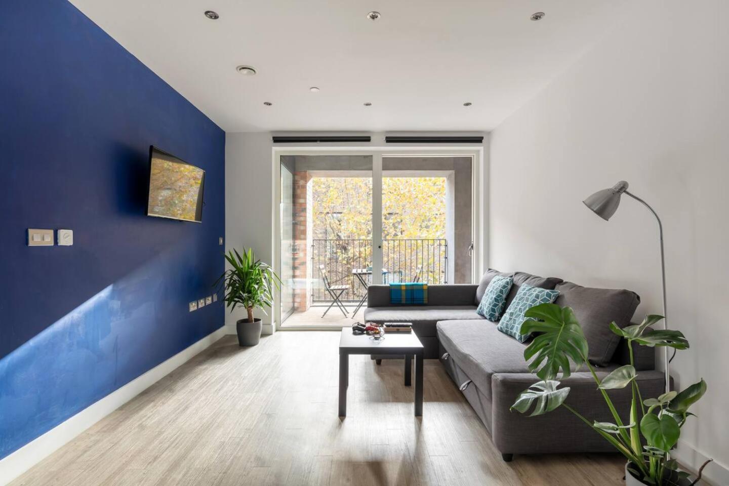 2 Mins Walk From Ucl Campus And Stadium Apartment London